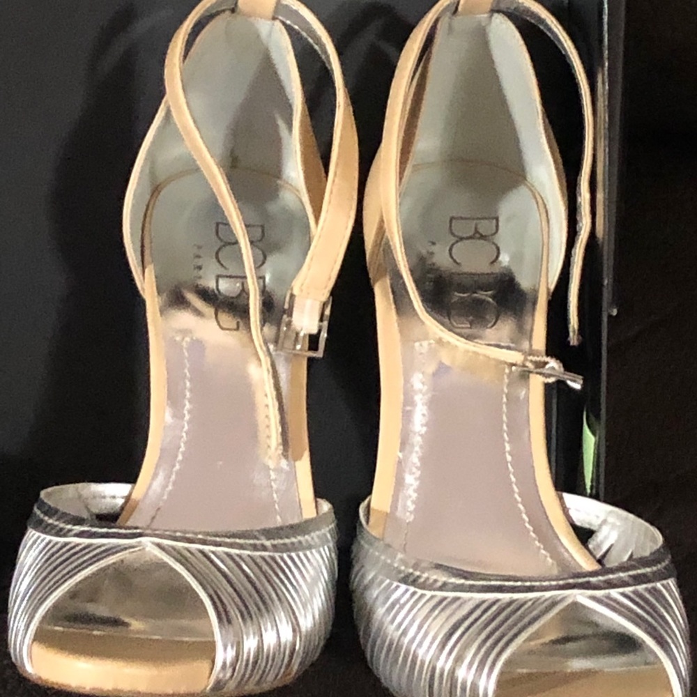 BCBG Paris. Color Cuban Sand Shoe. Size 7.5